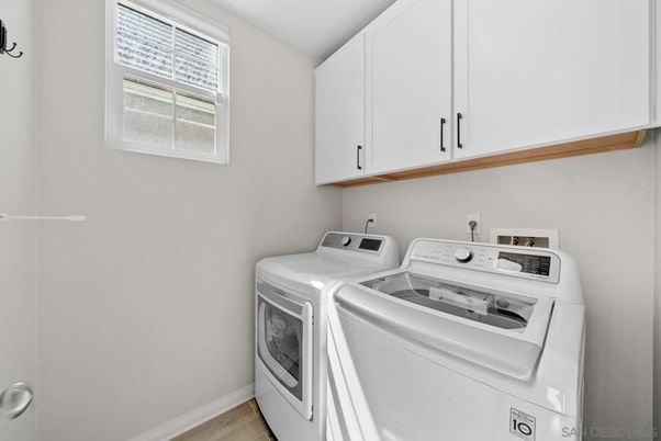 Interior, Washer, Wood Texture Flooring