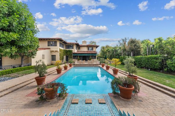 Exterior, Pool