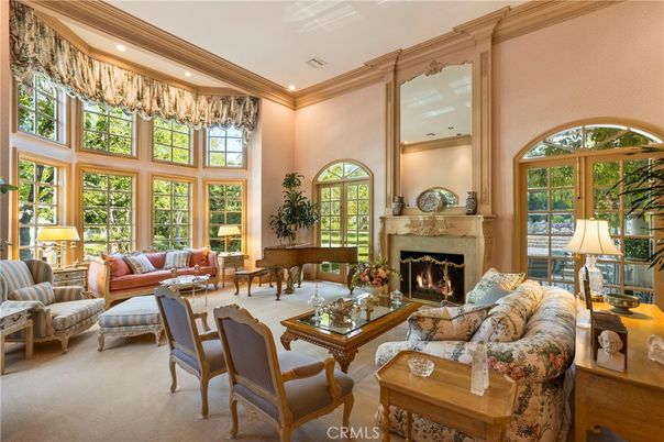 Fireplace, Interior, Living room, Piano, Recessed Lighting