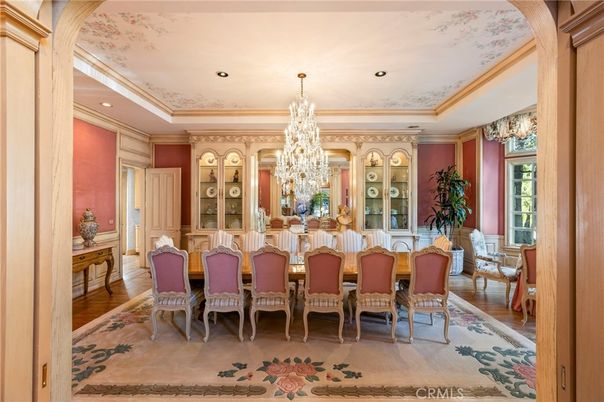 Chandelier, Dining room, Interior, Recessed Lighting, Wood Texture Flooring