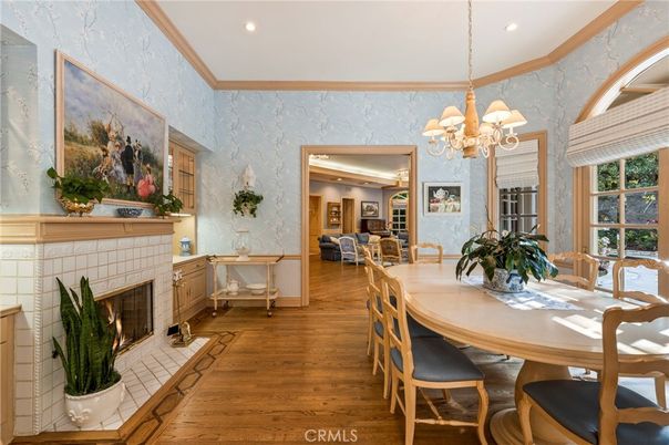 Chandelier, Dining room, Fireplace, Interior, Recessed Lighting, Wood Texture Flooring