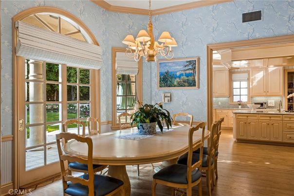 Chandelier, Dining room, Interior, Kitchen, Wood Texture Flooring