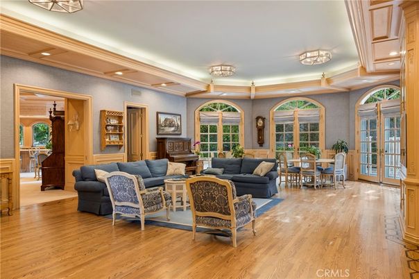 Dining room, Interior, Living room, Piano, Recessed Lighting, Wood Texture Flooring