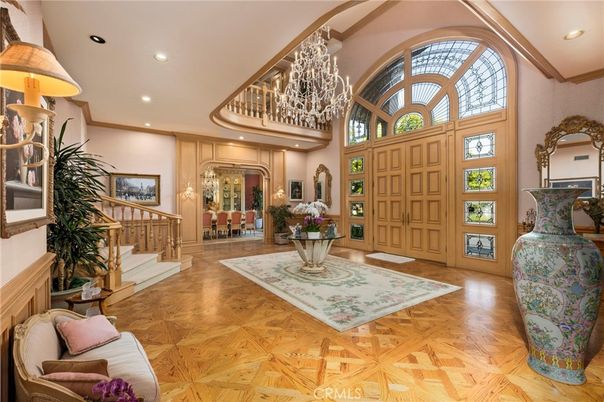 Chandelier, Dining room, Interior, Recessed Lighting, Wood Texture Flooring