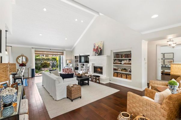 Fireplace, Interior, Living room, Pendant Lights, Recessed Lighting, Wood Texture Flooring