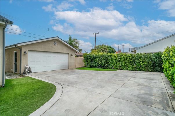 Detached Garage, Exterior