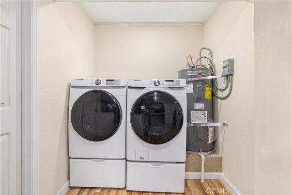 Interior, Washer, Wood Texture Flooring