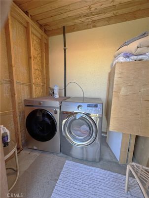Interior, Washer, Wooden Ceilings, Wooden Walls