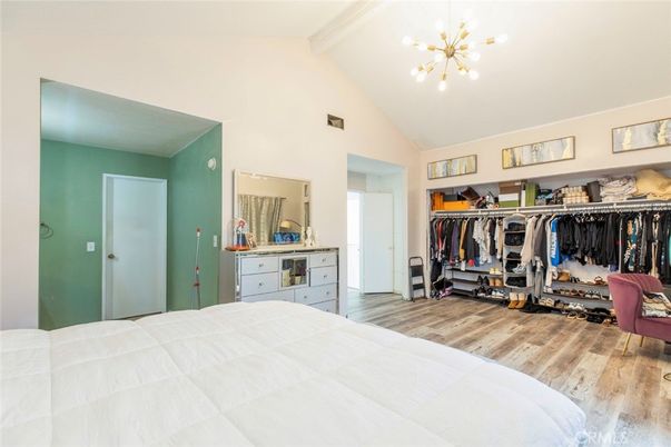 Bedroom, Interior, Pendant Lights, Walk-in Closets, Wood Texture Flooring