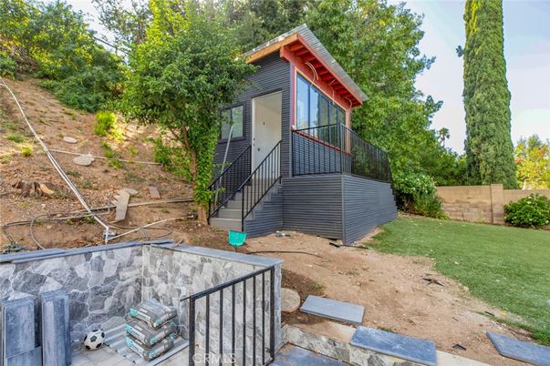 Backyard, Exterior