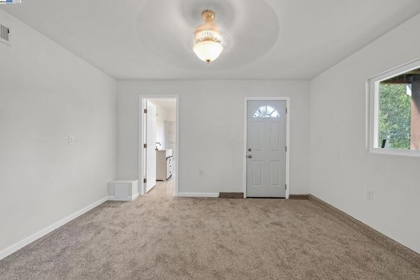 Empty room, Interior