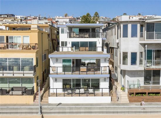 Exterior, Facade, Modern