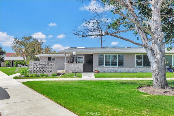 Exterior, Facade, Ranch