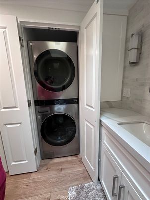 Interior, Utility Closets, Washer, Wood Texture Flooring