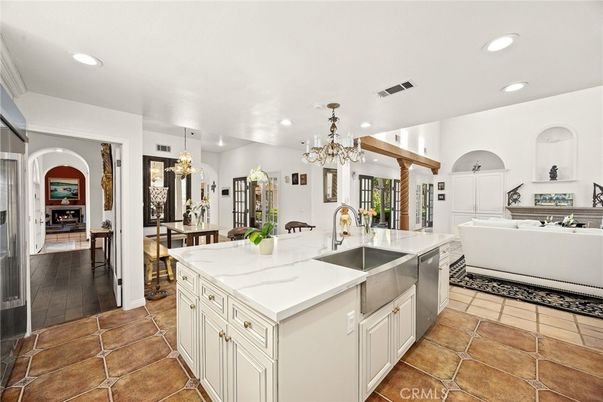 Chandelier, Dining room, Interior, Kitchen, Living room, Pendant Lights, Recessed Lighting, Stainless Steel Appliances