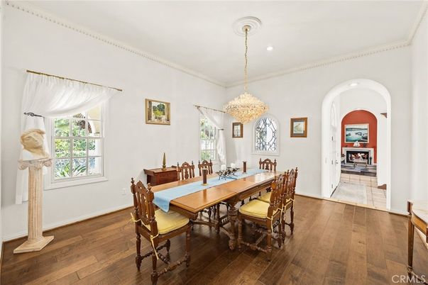 Chandelier, Dining room, Interior, Recessed Lighting, Wood Texture Flooring
