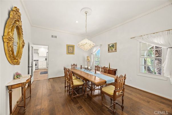 Chandelier, Dining room, Interior, Recessed Lighting, Wood Texture Flooring