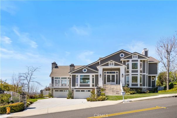 Attached, Exterior, Facade, Queen Anne Victorian