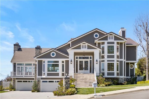 Attached, Exterior, Facade, Queen Anne Victorian
