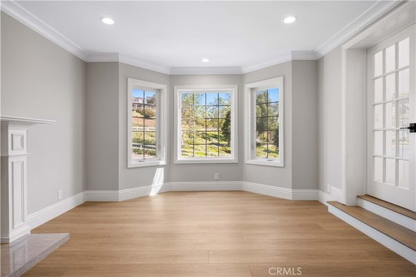 Empty room, Interior, Recessed Lighting, Wood Texture Flooring
