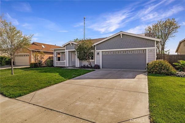 Attached, Exterior, Facade, Ranch
