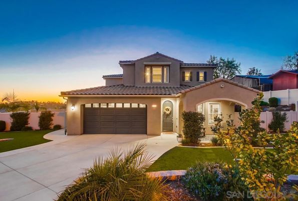 Attached, Exterior, Facade, Mediterranean