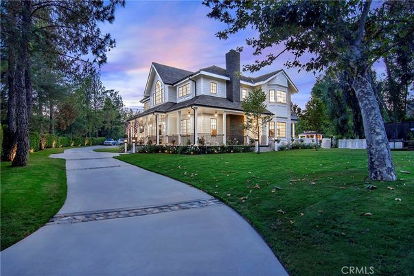 Backyard, Exterior, Facade, Queen Anne Victorian