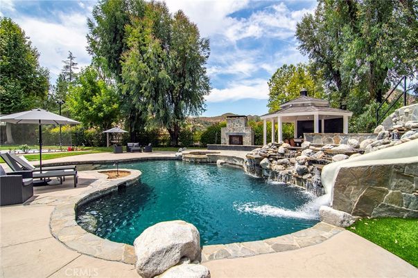 Exterior, Fireplace, Pool