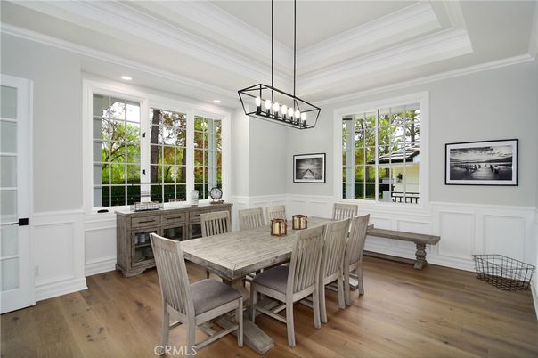 Chandelier, Dining room, Interior, Pendant Lights, Recessed Lighting, Wood Texture Flooring