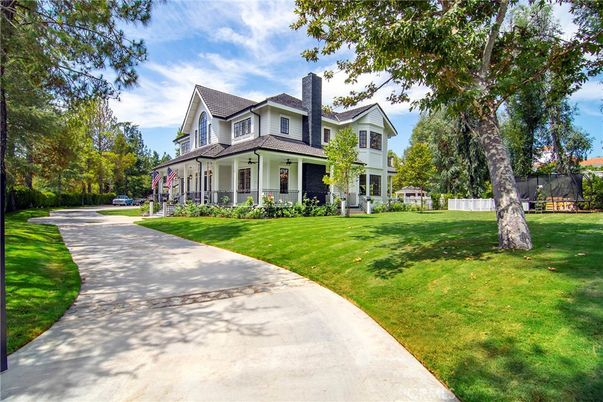 Backyard, Exterior, Facade, Queen Anne Victorian