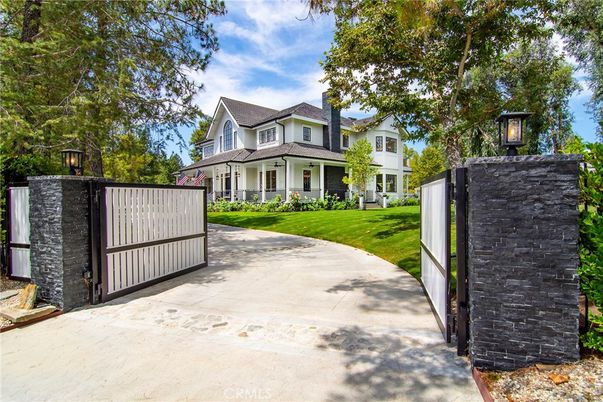 Backyard, Exterior, Facade, Queen Anne Victorian