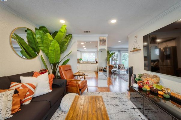 Interior, Living room, Pendant Lights, Recessed Lighting, Wood Texture Flooring