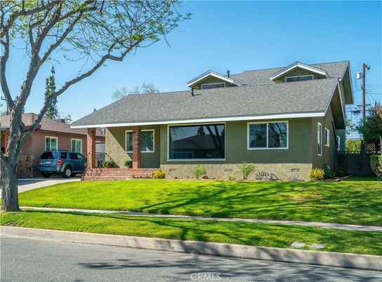 Attached, Exterior, Facade, Ranch