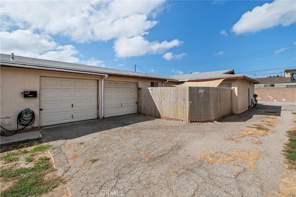 Detached Garage, Exterior