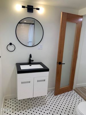 Bathroom, Dual Sink Vanities, Interior