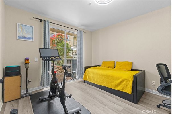 Bedroom, Fitness Equipment, Interior, Wood Texture Flooring