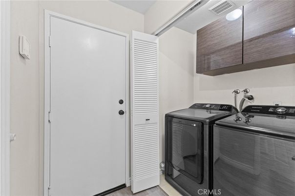 Interior, Utility Closets, Washer, Wood Texture Flooring