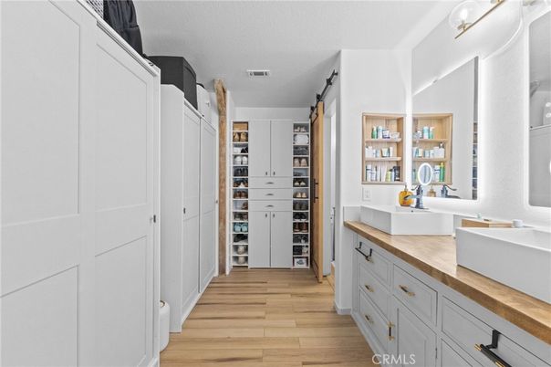Interior, Walk-in Closets, Wood Texture Flooring