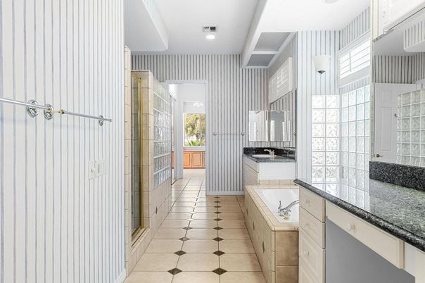 Bathroom, Interior, Recessed Lighting