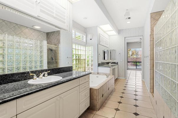 Bathroom, Dual Sink Vanities, Interior, Recessed Lighting