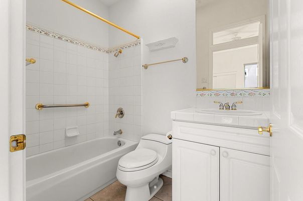 Bathroom, Interior, Tile Countertops