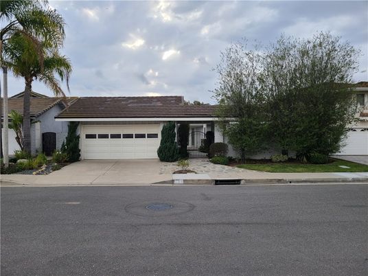 Attached, Exterior, Facade, Ranch