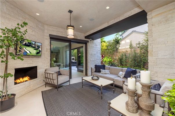 Exterior, Fireplace, Pendant Lights, Recessed Lighting