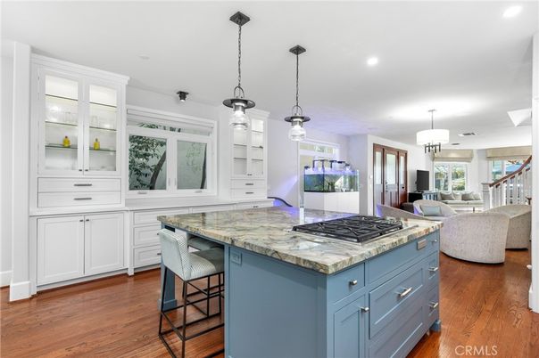 Chandelier, Interior, Kitchen, Living room, Pendant Lights, Recessed Lighting, Wood Texture Flooring