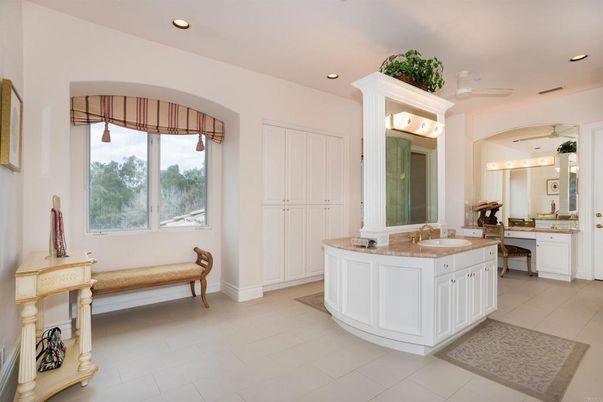 Bathroom, Interior, Recessed Lighting