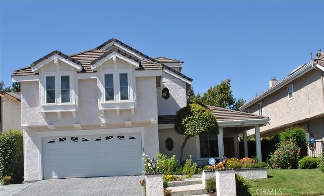 Attached, Exterior, Facade, Mediterranean