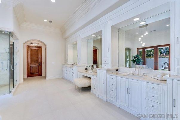 Bathroom, Dual Sink Vanities, Interior, Pendant Lights, Recessed Lighting