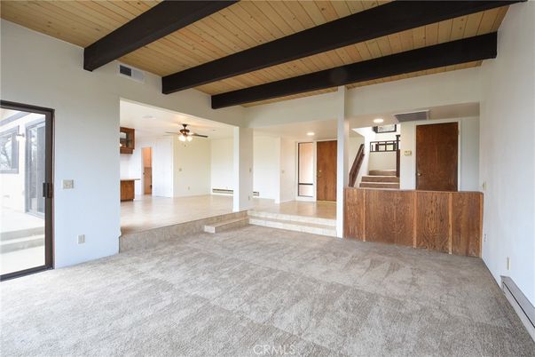 Empty room, Interior, Wooden Beams, Wooden Ceilings