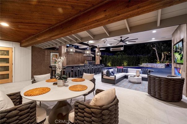 Dining room, Interior, Living room, Recessed Lighting, Wooden Beams, Wooden Ceilings