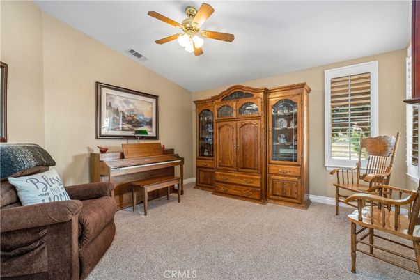 Interior, Piano